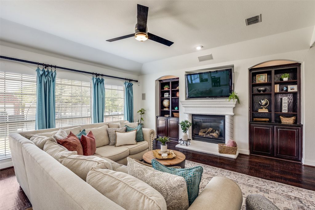 400 S Hampton Court, Lewisville, TX 75056 — photo 4
