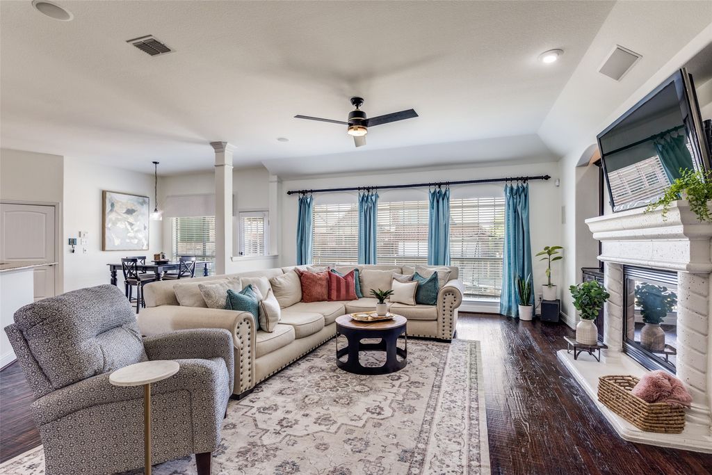 400 S Hampton Court, Lewisville, TX 75056 — photo 5