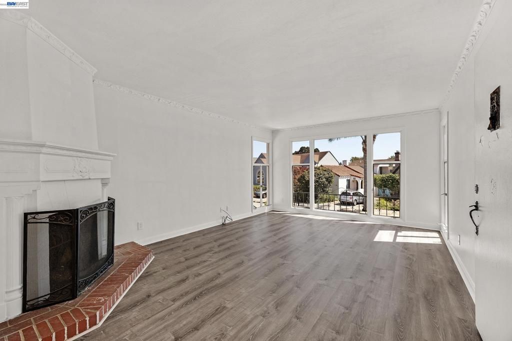 Image 12 of property listing at 566 57th St., Oakland, CA 94609