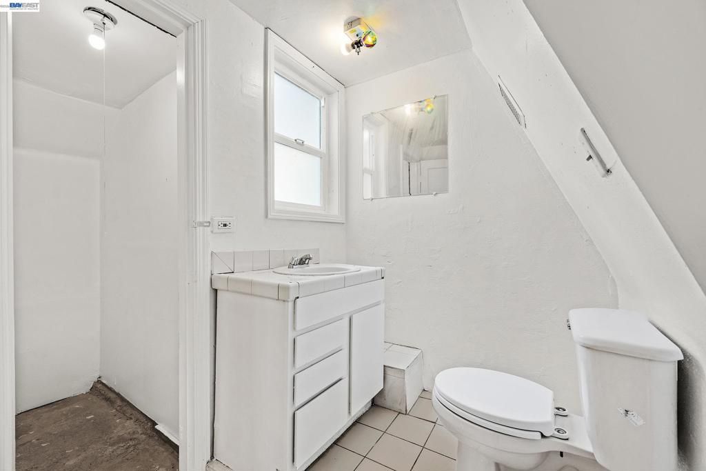 Image 20 of property listing at 566 57th St., Oakland, CA 94609