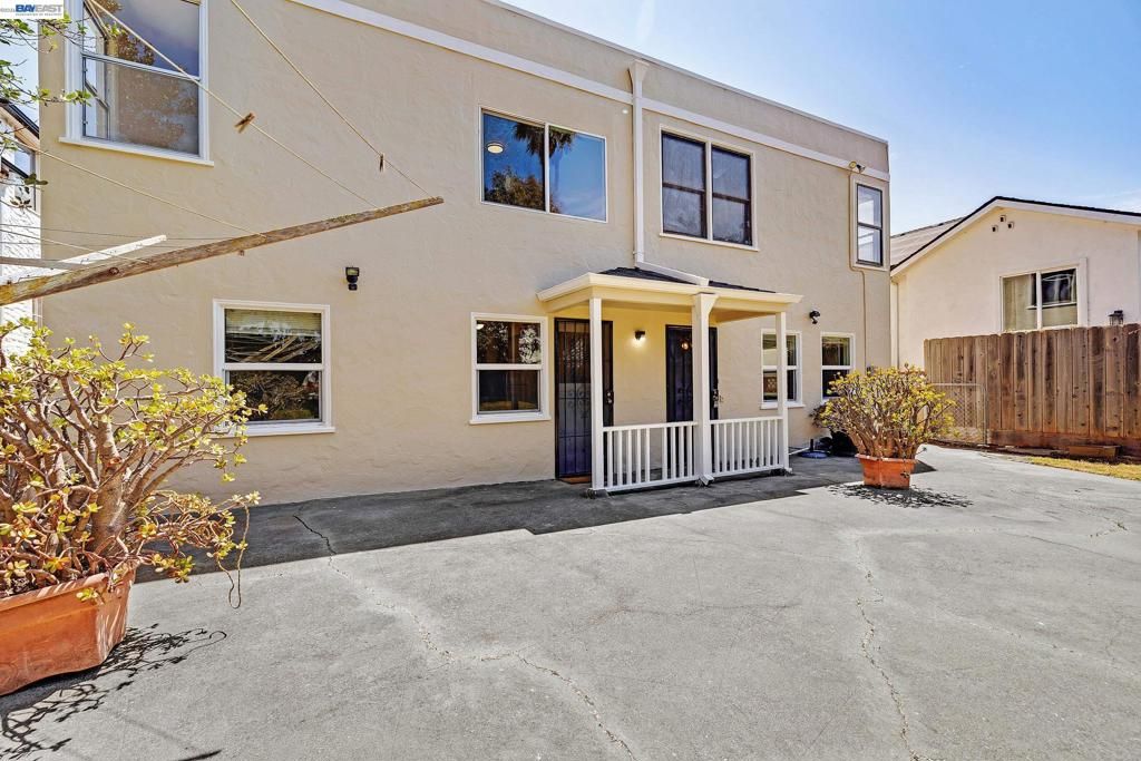 Image 43 of property listing at 566 57th St., Oakland, CA 94609