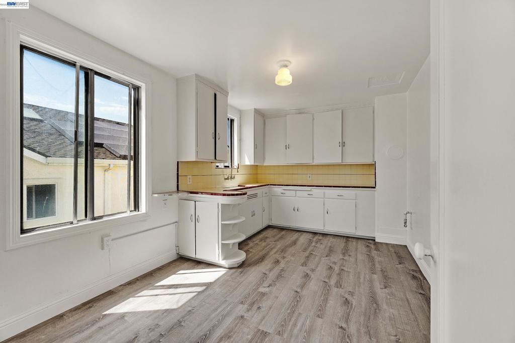 Image 5 of property listing at 566 57th St., Oakland, CA 94609