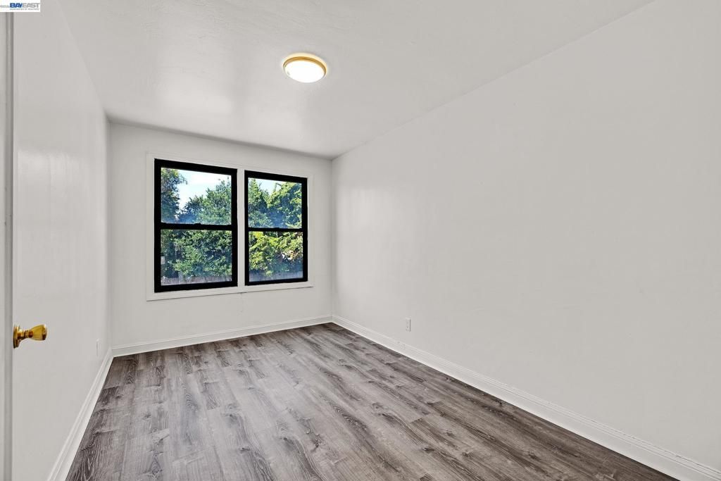 Image 8 of property listing at 566 57th St., Oakland, CA 94609