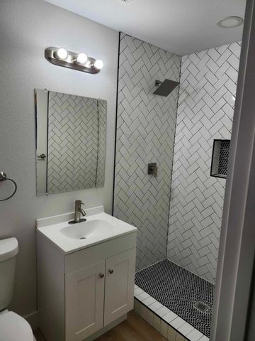 220 W Wardville Street, Cleburne, TX 76033