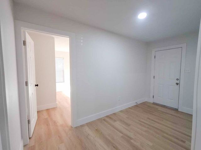 220 W Wardville Street, Cleburne, TX 76033