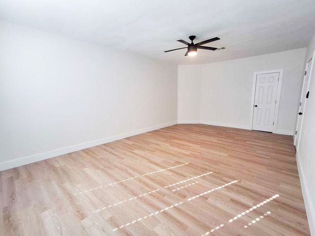 220 W Wardville Street, Cleburne, TX 76033