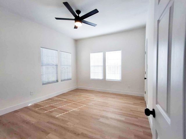 220 W Wardville Street, Cleburne, TX 76033