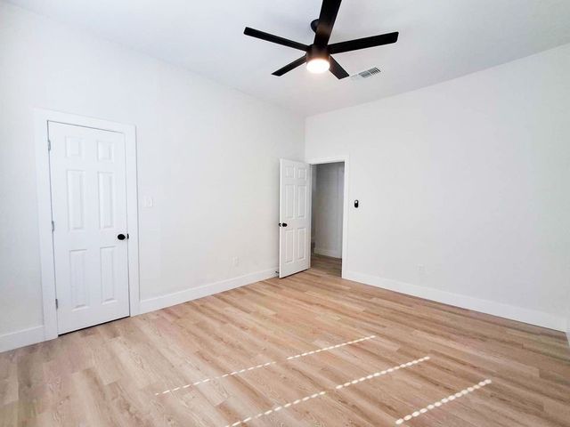 220 W Wardville Street, Cleburne, TX 76033