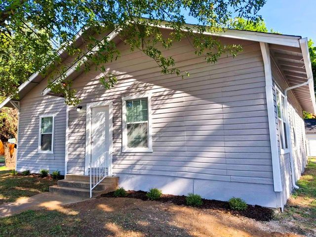 220 W Wardville Street, Cleburne, TX 76033