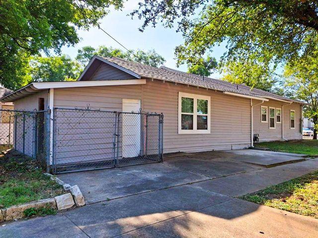 220 W Wardville Street, Cleburne, TX 76033