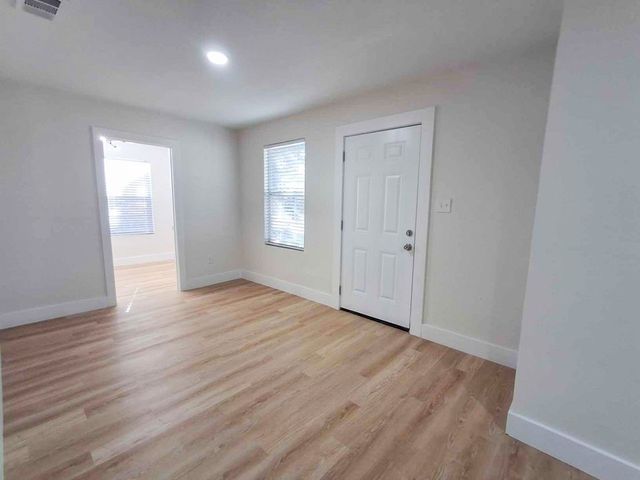 220 W Wardville Street, Cleburne, TX 76033