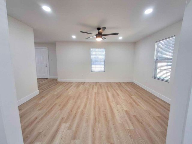 220 W Wardville Street, Cleburne, TX 76033