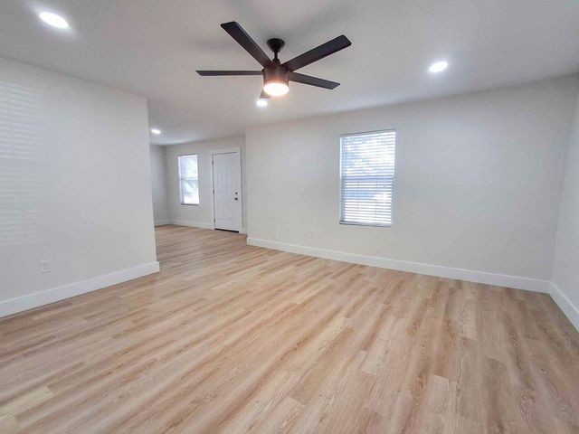 220 W Wardville Street, Cleburne, TX 76033