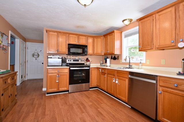 19 Marcia Bliss Way, Taunton, MA 02780