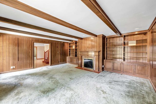 675 SUNSET CIRCLE, Green Bay, WI 54301