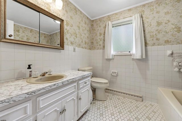 675 SUNSET CIRCLE, Green Bay, WI 54301
