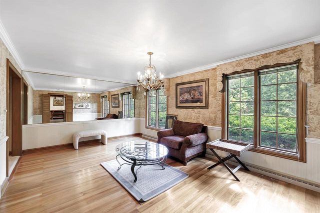 675 SUNSET CIRCLE, Green Bay, WI 54301