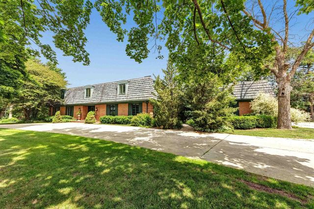 675 SUNSET CIRCLE, Green Bay, WI 54301