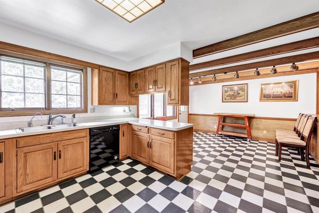 675 SUNSET CIRCLE, Green Bay, WI 54301