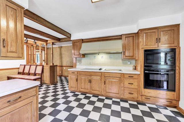 675 SUNSET CIRCLE, Green Bay, WI 54301