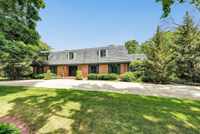 675 SUNSET CIRCLE, Green Bay, WI 54301