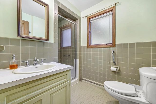 675 SUNSET CIRCLE, Green Bay, WI 54301