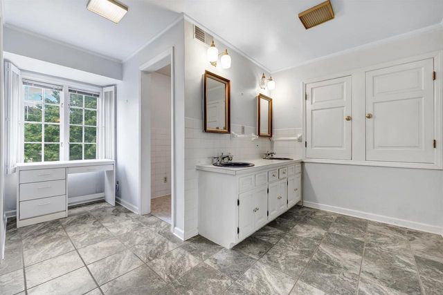 675 SUNSET CIRCLE, Green Bay, WI 54301