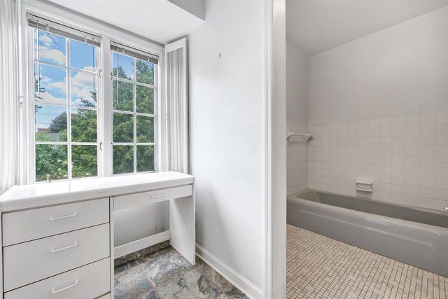 675 SUNSET CIRCLE, Green Bay, WI 54301