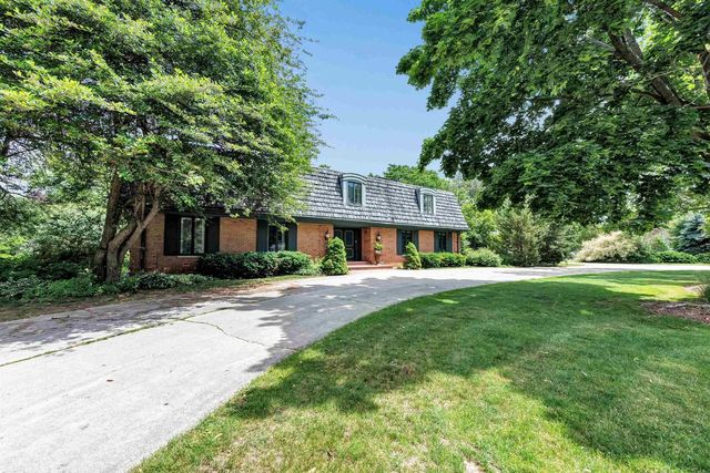 675 SUNSET CIRCLE, Green Bay, WI 54301