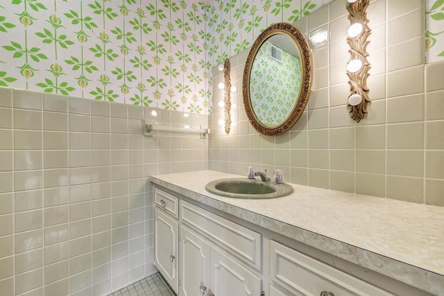 675 SUNSET CIRCLE, Green Bay, WI 54301