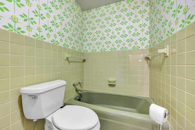 675 SUNSET CIRCLE, Green Bay, WI 54301