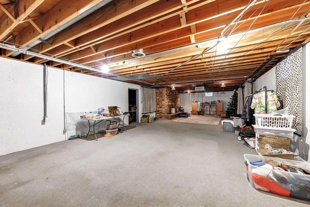 675 SUNSET CIRCLE, Green Bay, WI 54301