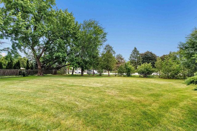 675 SUNSET CIRCLE, Green Bay, WI 54301