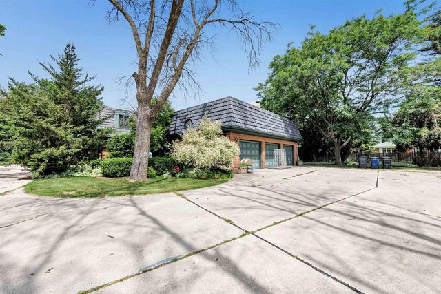 675 SUNSET CIRCLE, Green Bay, WI 54301