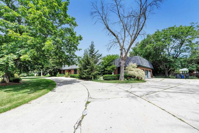 675 SUNSET CIRCLE, Green Bay, WI 54301