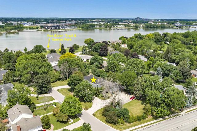 675 SUNSET CIRCLE, Green Bay, WI 54301