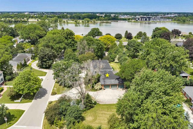 675 SUNSET CIRCLE, Green Bay, WI 54301