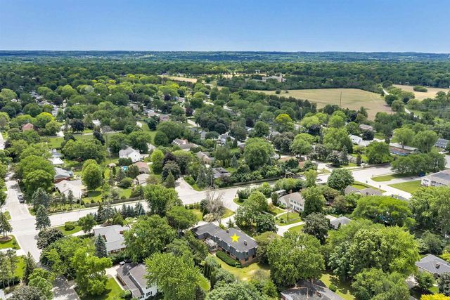 675 SUNSET CIRCLE, Green Bay, WI 54301