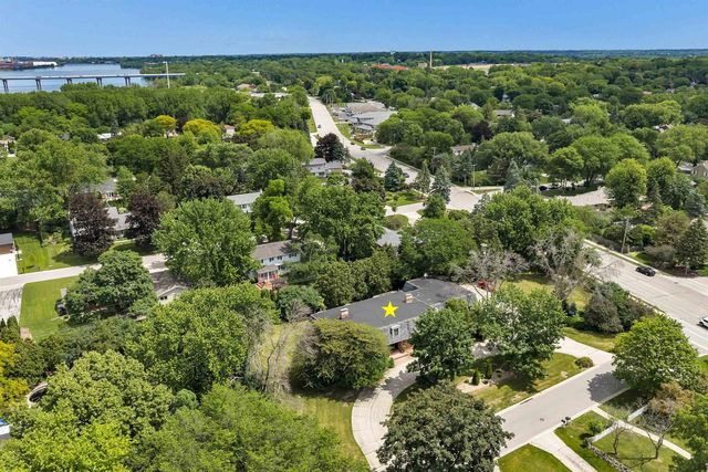 675 SUNSET CIRCLE, Green Bay, WI 54301