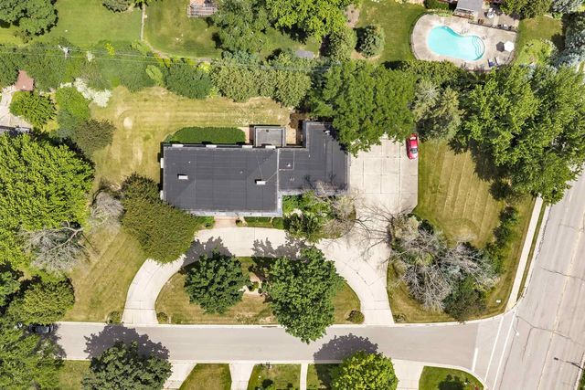 675 SUNSET CIRCLE, Green Bay, WI 54301