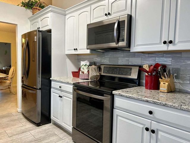 6940 SE Lillian Court, Stuart, FL 34997