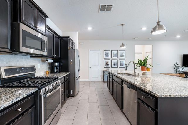 4112 Alamos Avenue, Clovis, CA 93619
