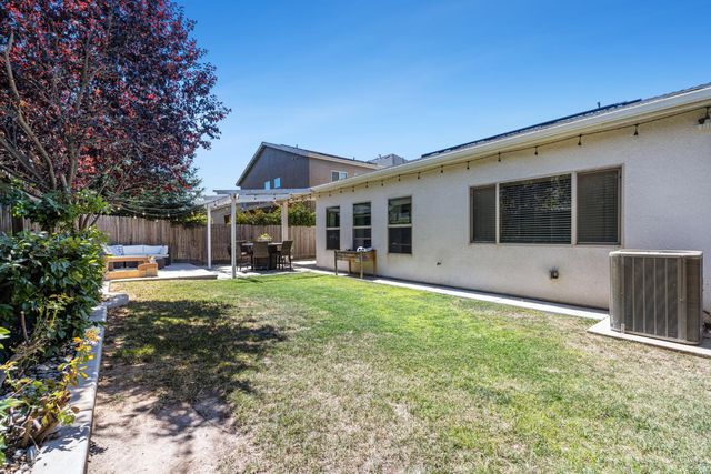 4112 Alamos Avenue, Clovis, CA 93619