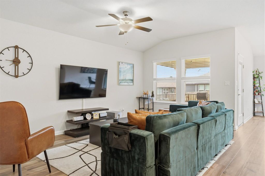 162 El Capitan LOOP, Dripping Springs, TX 78620