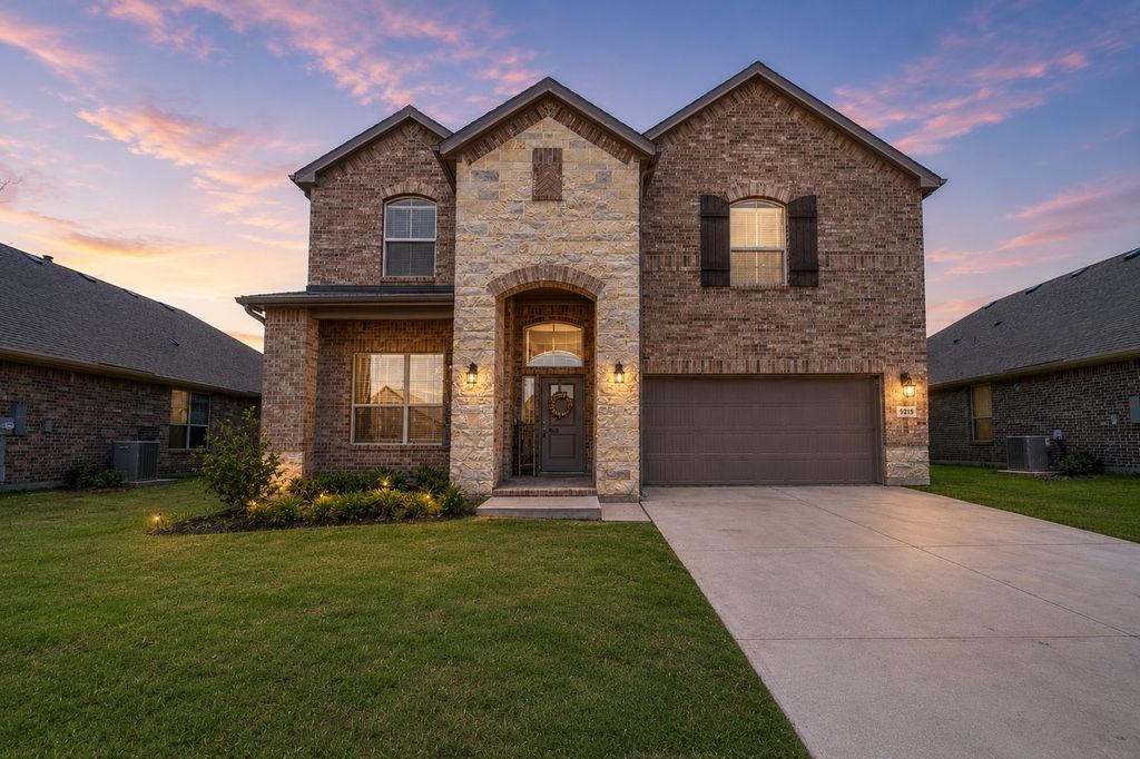 5225 Mountain View Drive, Krum, TX 76249