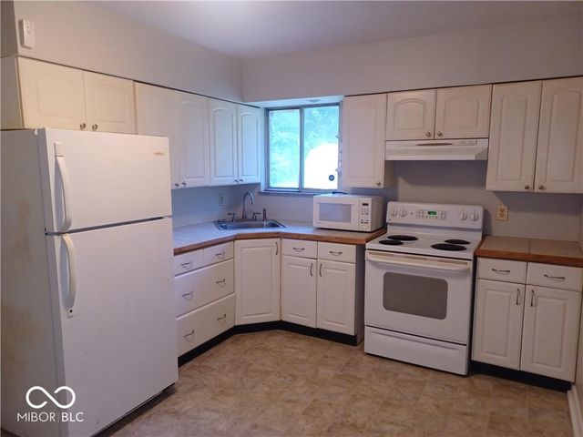 5890 W Cooper Road, Indianapolis, IN 46228