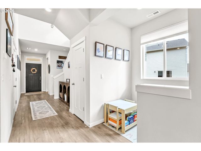 1433 DARLINGTON Dr, Junction City, OR 97448