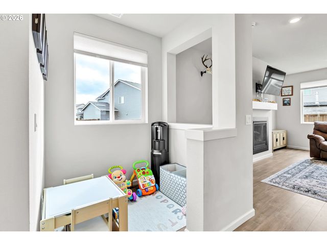 1433 DARLINGTON Dr, Junction City, OR 97448