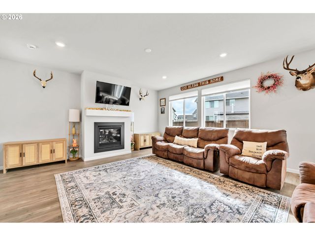 1433 DARLINGTON Dr, Junction City, OR 97448