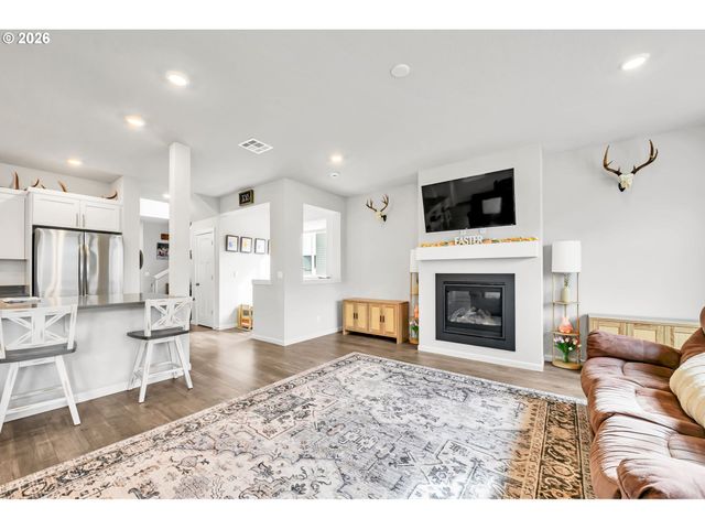 1433 DARLINGTON Dr, Junction City, OR 97448